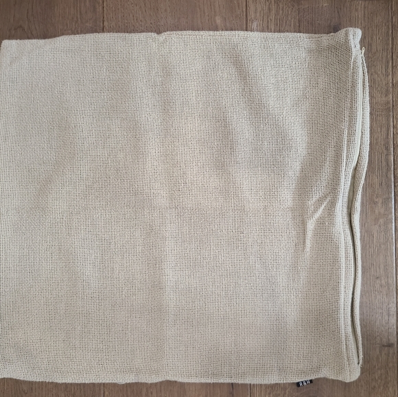 Beautiful Queen burlap cushion cover - Picture 2 of 3